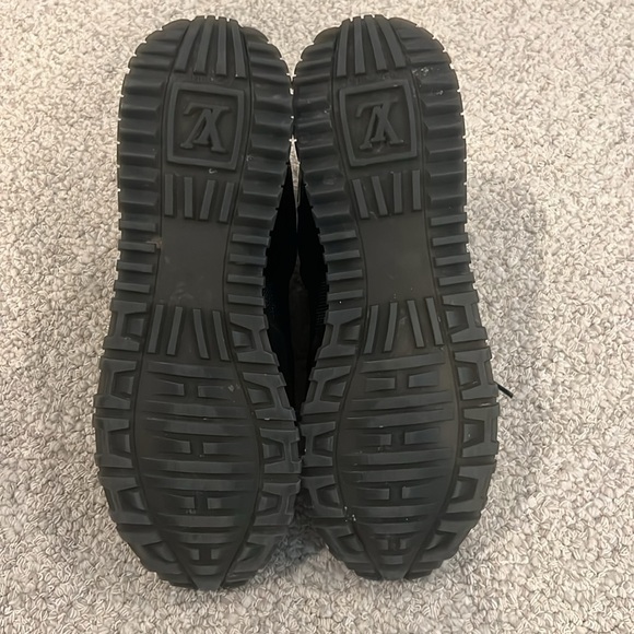 Louis Vuitton Run Away monogram sneaker runner - Picture 8 of 13